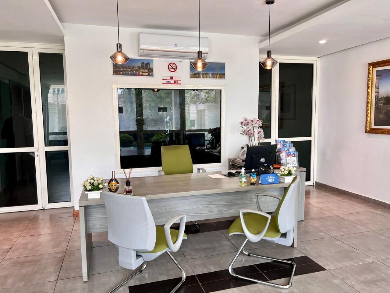 Residence Achenbach Abidjan Extérieur photo